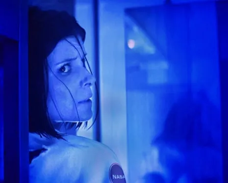 This Sci-Fi Thriller Film Analysis: Tense Moments and Levitating Eggs in a Luxury Location